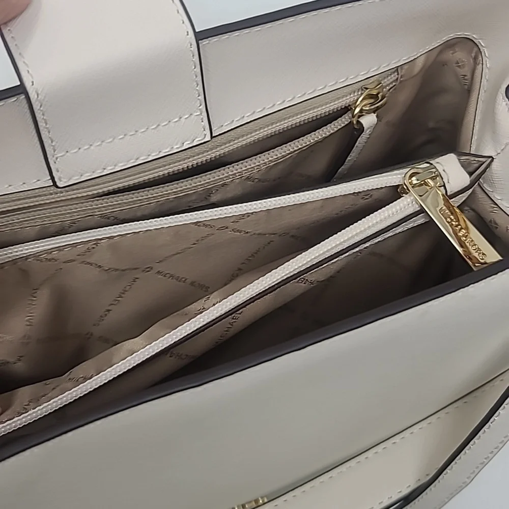 MICHAEL KORS Purse Cream Textured Leather Shoulder Bag with Gold Hardware - Picture 10 of 12